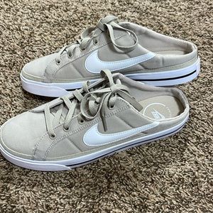 Women’s Nike Court Legacy Mules cream size 10 NWT